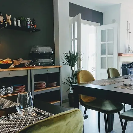 Carmen -- Boutique By The Sea Gasthuis